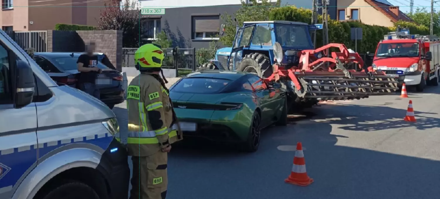 Aston Martin kontra ciągnik rolniczy