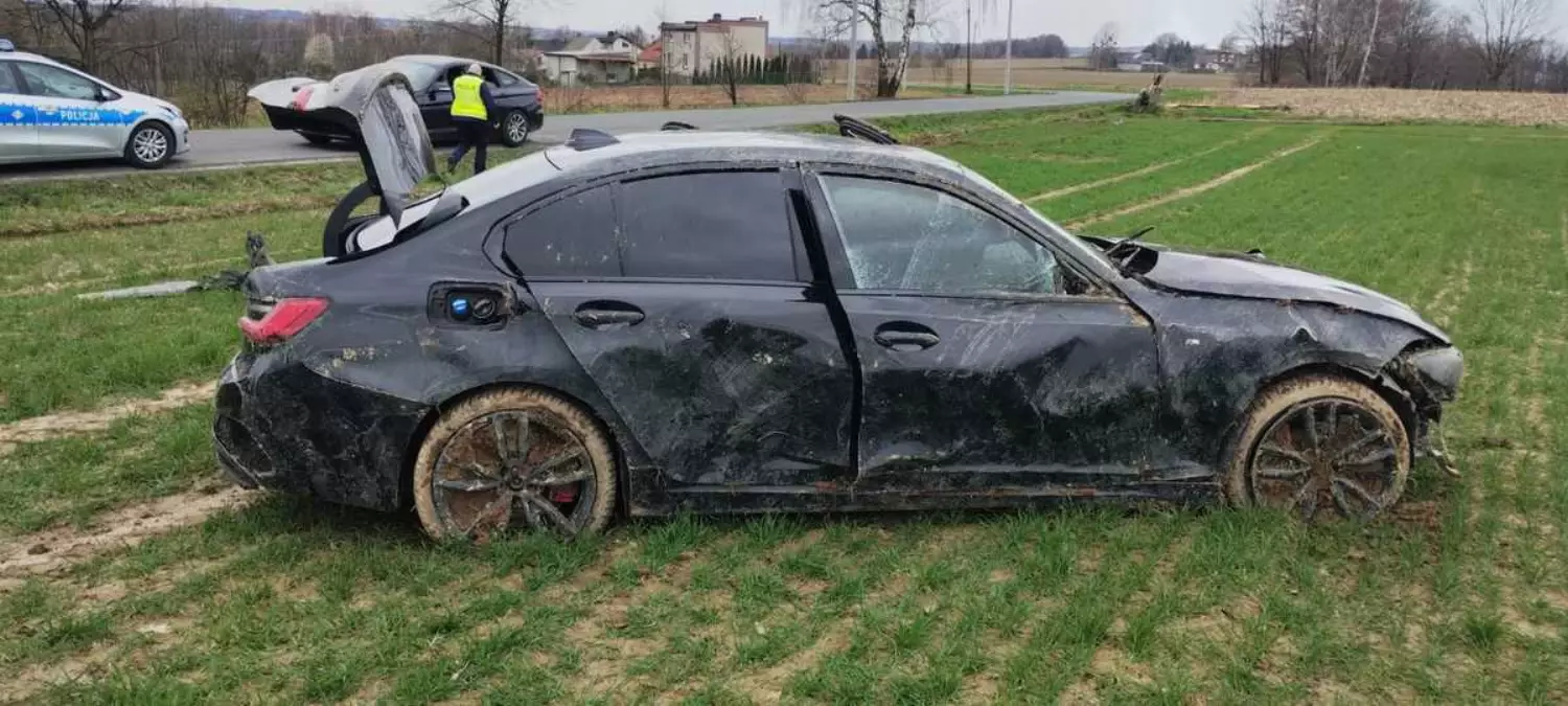 Załoga policyjnego BMW goniła BMW z przyciemnianymi szybami