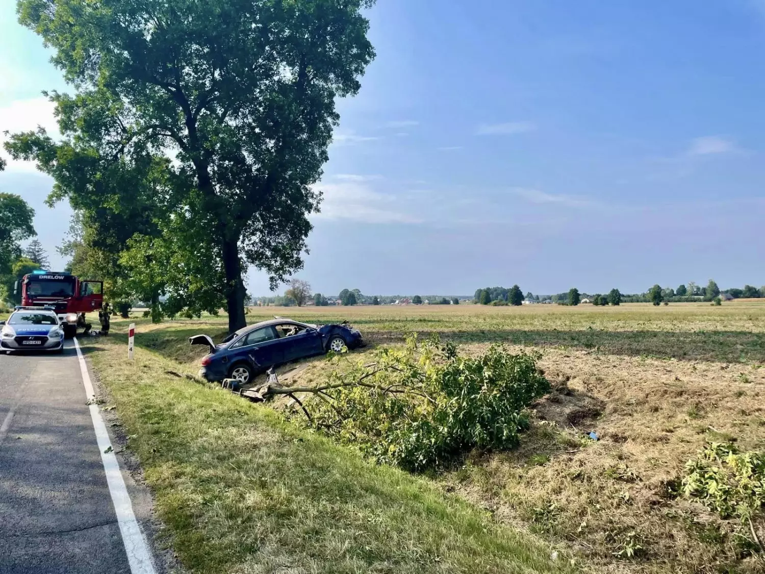 Wjechał do rowu i wypadł z auta