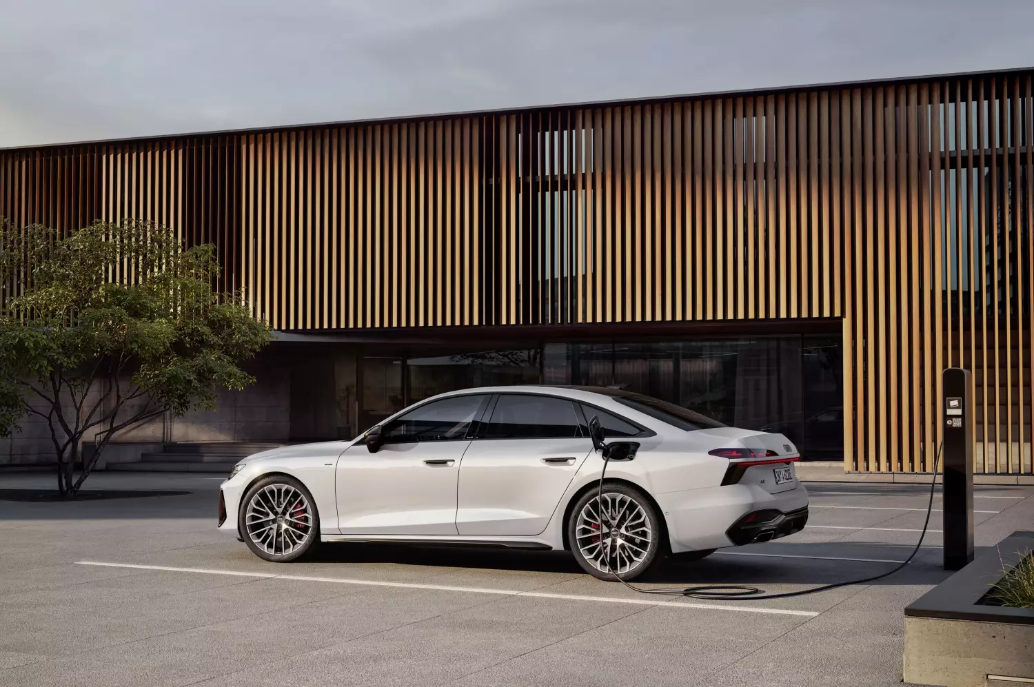 Audi A6 Sedan e-hybrid quattro 