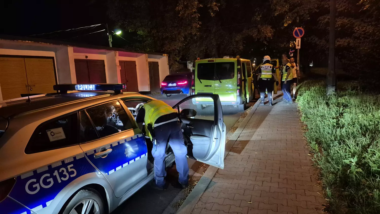 Czas płynął, a ze świadkiem, który swój samochód zaparkował w pewnej odległości od Opla, nikt się nie kontaktował.