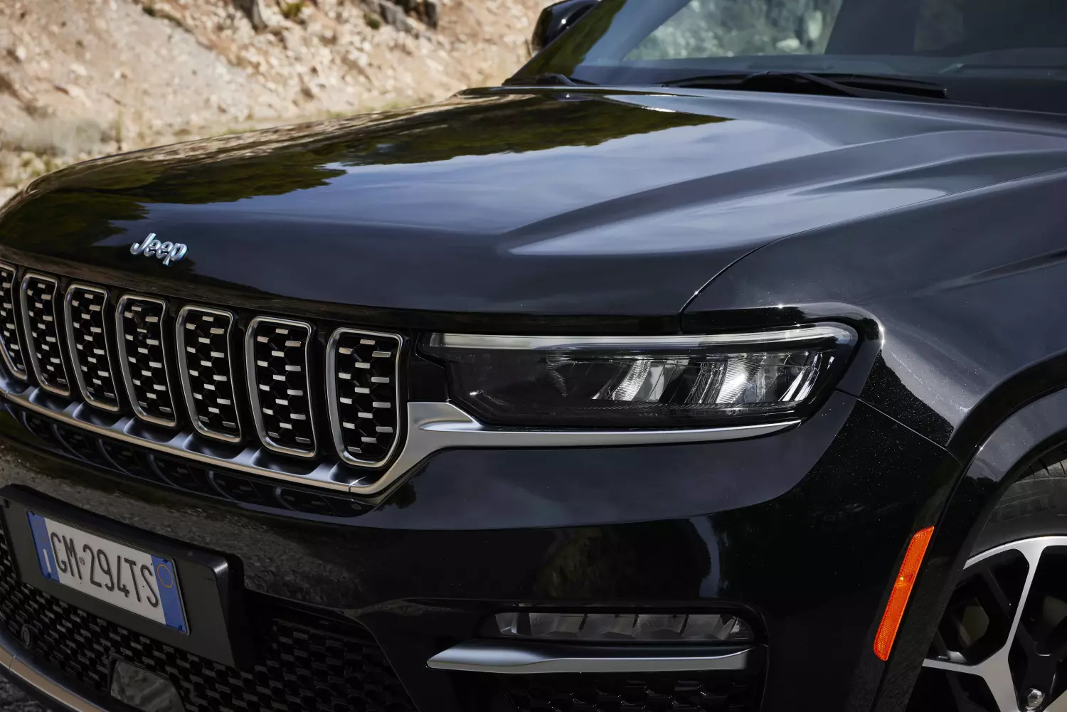 Nowy  Jeep Grand Cherokee na filmie