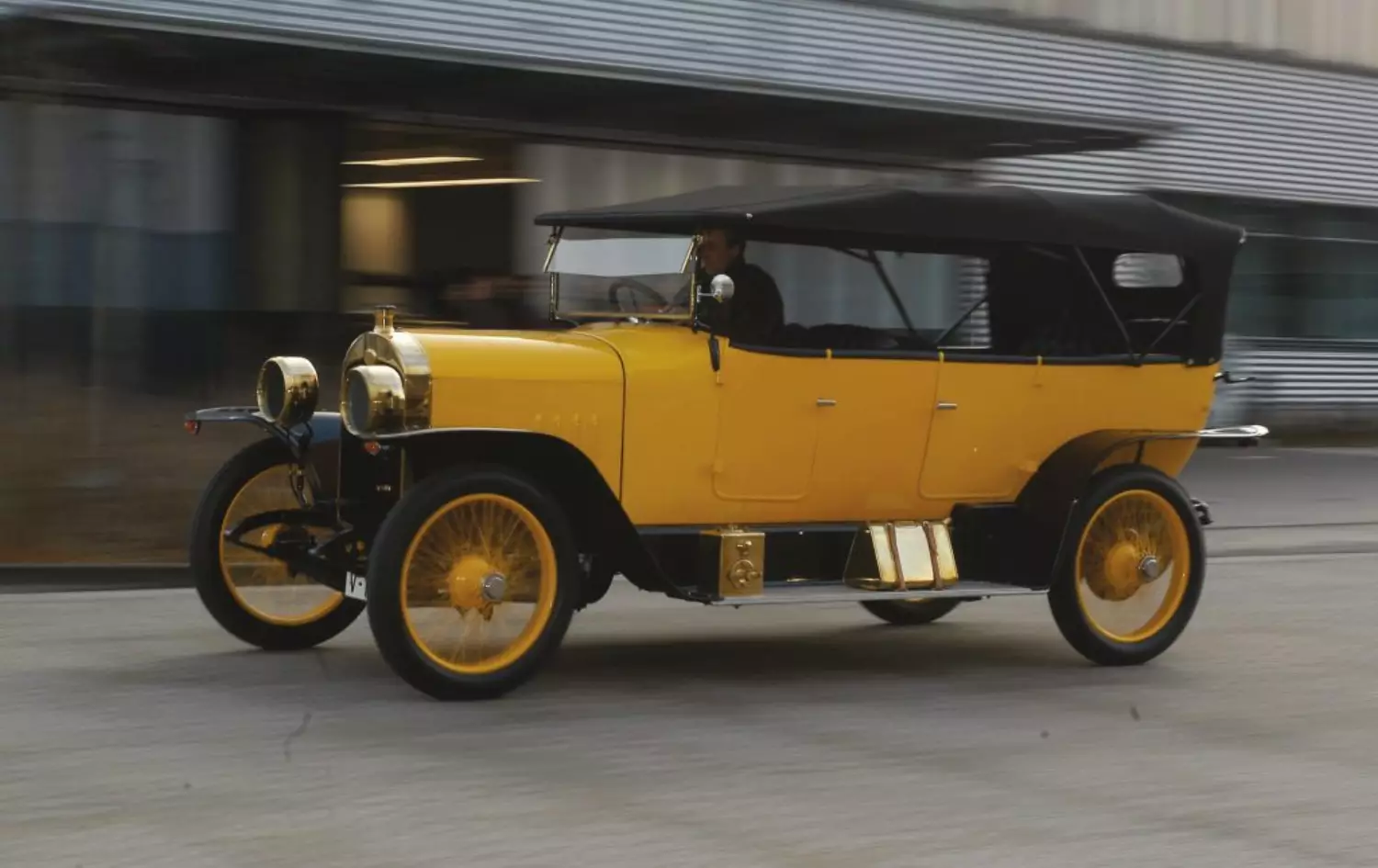 AUDI znaczy SŁUCHAJ – ciekawa historia słynnej marki.