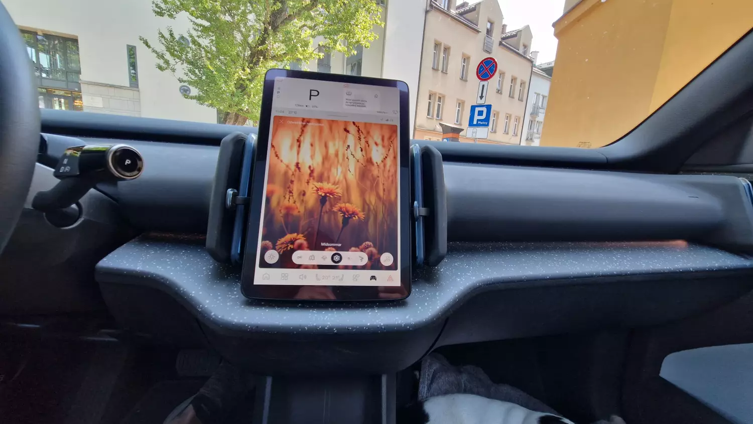 Ekran jest czytelny nawet w pełnym słońcu