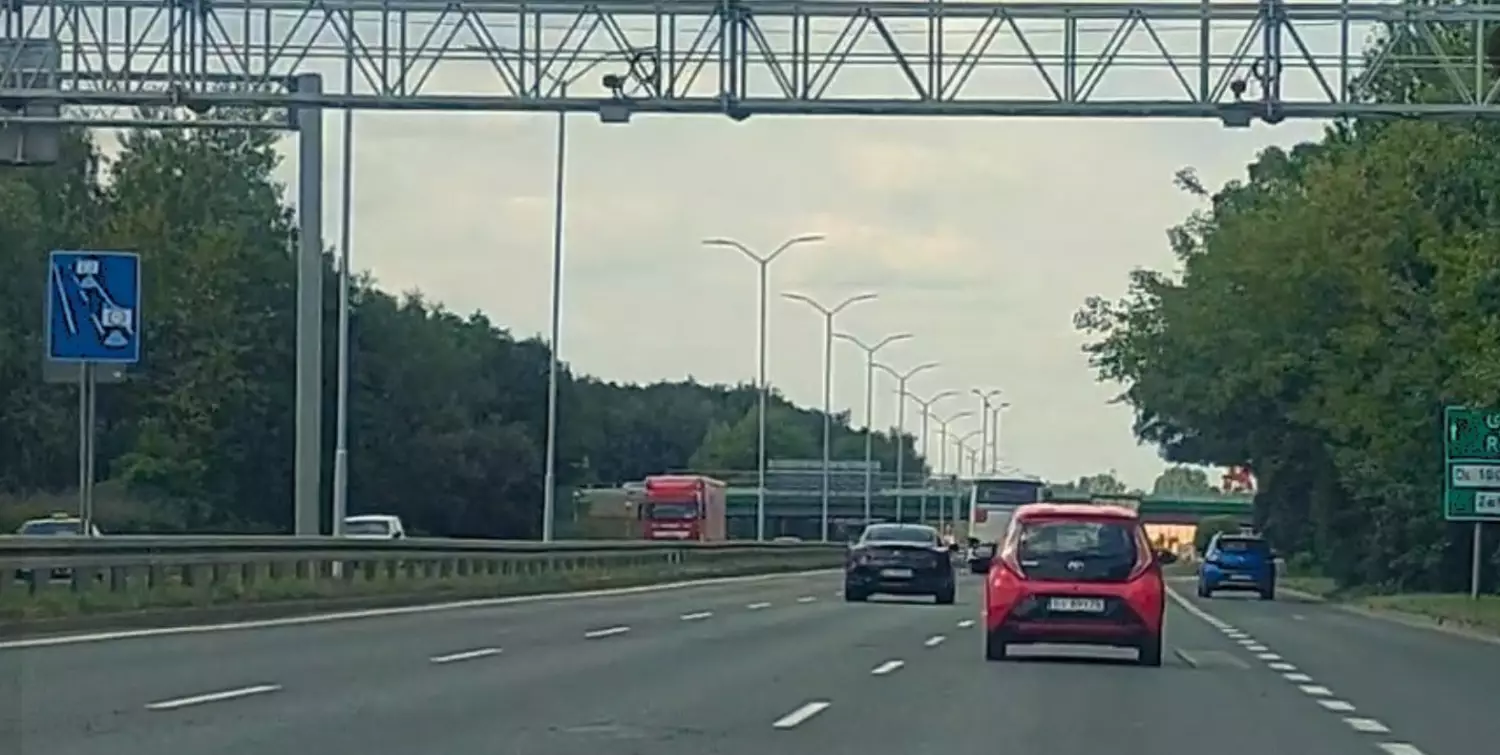 OPP na DW 902 / Drogowa Trasa Średnicowa / w Katowicach. Długość odcinka pomiarowego wynosi prawie 1,3 km. Dozwolona prędkość 80 km/h.